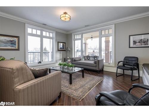 401-140 Cedar Island Road, Orillia, ON - Indoor Photo Showing Living Room