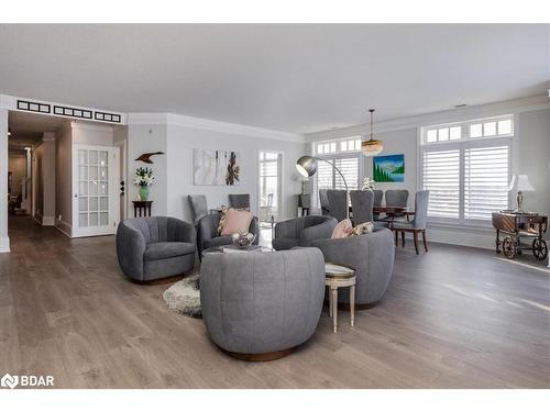 401-140 Cedar Island Road, Orillia, ON - Indoor Photo Showing Living Room