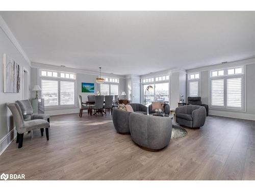 401-140 Cedar Island Road, Orillia, ON - Indoor Photo Showing Living Room