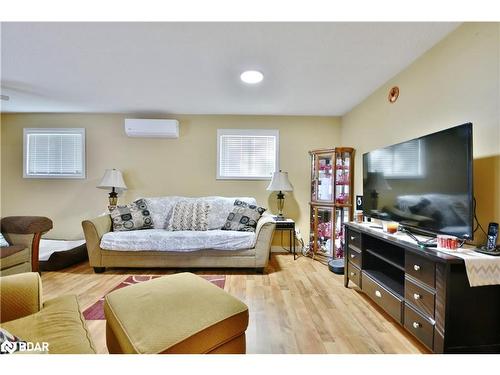 9 Mariposa Drive, Orillia, ON - Indoor Photo Showing Living Room