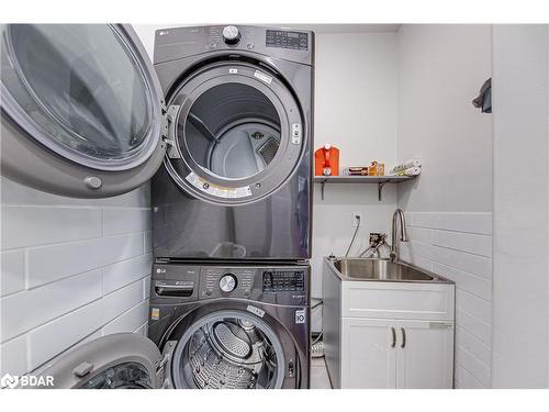 1104 Alfred Street, Innisfil, ON - Indoor Photo Showing Laundry Room