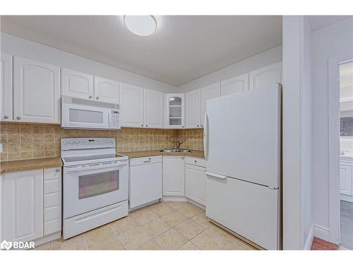 1104 Alfred Street, Innisfil, ON - Indoor Photo Showing Kitchen