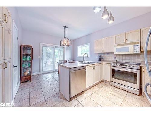 1104 Alfred Street, Innisfil, ON - Indoor Photo Showing Kitchen With Double Sink