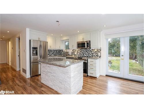 2427 Wallace Avenue, Innisfil, ON - Indoor Photo Showing Kitchen With Upgraded Kitchen