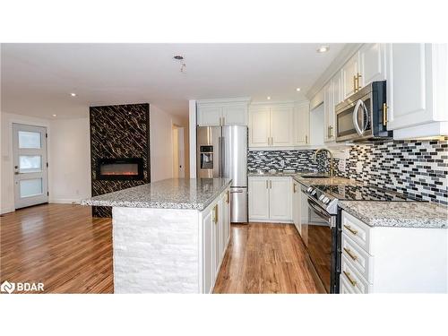 2427 Wallace Avenue, Innisfil, ON - Indoor Photo Showing Kitchen With Upgraded Kitchen