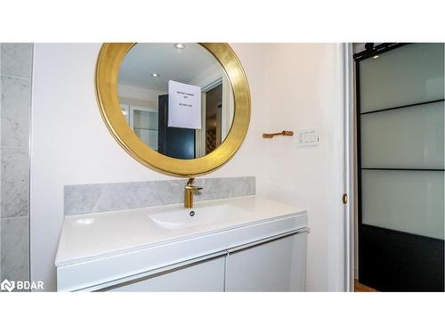 2427 Wallace Avenue, Innisfil, ON - Indoor Photo Showing Bathroom