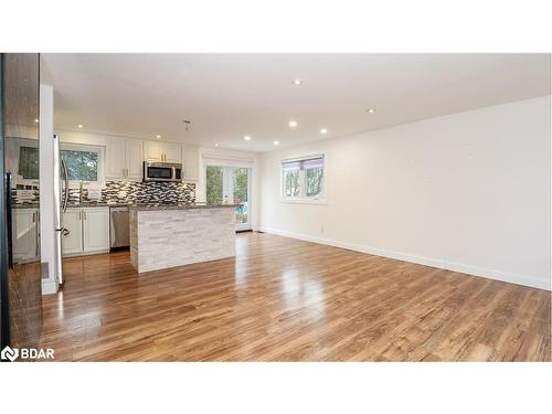 2427 Wallace Avenue, Innisfil, ON - Indoor Photo Showing Kitchen