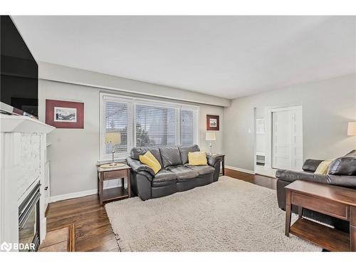 219 Steel Street, Barrie, ON - Indoor Photo Showing Living Room