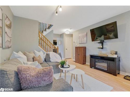 143 Sproule Drive, Barrie, ON - Indoor Photo Showing Living Room