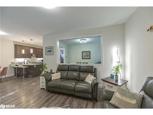 27 Atlantis Drive, Orillia, ON - Indoor Photo Showing Living Room