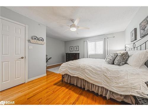 1431 Ravensmoor Crescent, Mississauga, ON - Indoor Photo Showing Bedroom