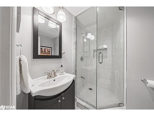 1431 Ravensmoor Crescent, Mississauga, ON - Indoor Photo Showing Bathroom