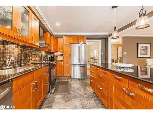 1431 Ravensmoor Crescent, Mississauga, ON - Indoor Photo Showing Kitchen