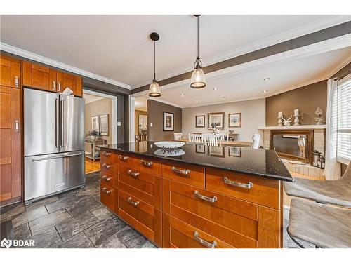 1431 Ravensmoor Crescent, Mississauga, ON - Indoor Photo Showing Kitchen