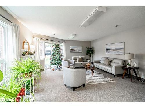 303-131 Clapperton Street, Barrie, ON - Indoor Photo Showing Living Room