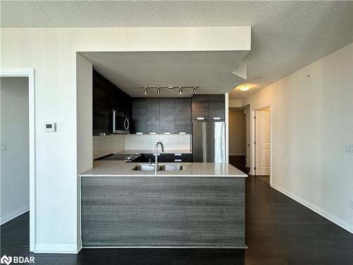 2017-5033 Four Springs Avenue, Mississauga, ON - Indoor Photo Showing Kitchen