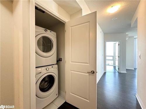 2017-5033 Four Springs Avenue, Mississauga, ON - Indoor Photo Showing Laundry Room