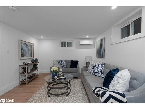 56 Gray Lane, Barrie, ON - Indoor Photo Showing Living Room