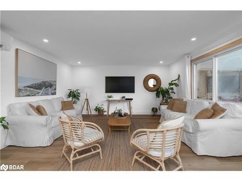 56 Gray Lane, Barrie, ON - Indoor Photo Showing Living Room