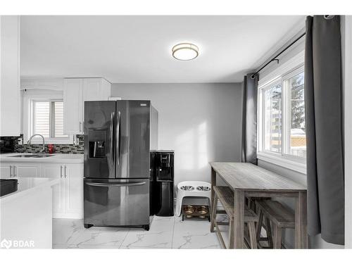 50 Maitland Drive, Barrie, ON - Indoor Photo Showing Kitchen