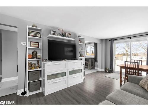 50 Maitland Drive, Barrie, ON - Indoor Photo Showing Living Room