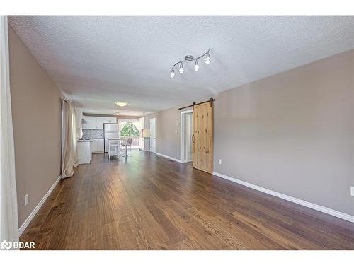 254 Parkway Avenue, Keswick, ON - Indoor Photo Showing Other Room