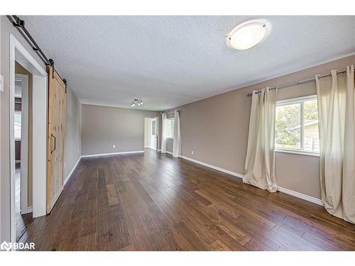 254 Parkway Avenue, Keswick, ON - Indoor Photo Showing Other Room