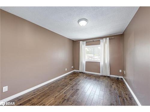 254 Parkway Avenue, Keswick, ON - Indoor Photo Showing Other Room