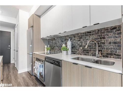 312-5220 Dundas Street, Burlington, ON - Indoor Photo Showing Kitchen With Double Sink