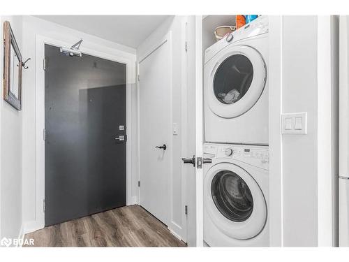 312-5220 Dundas Street, Burlington, ON - Indoor Photo Showing Laundry Room