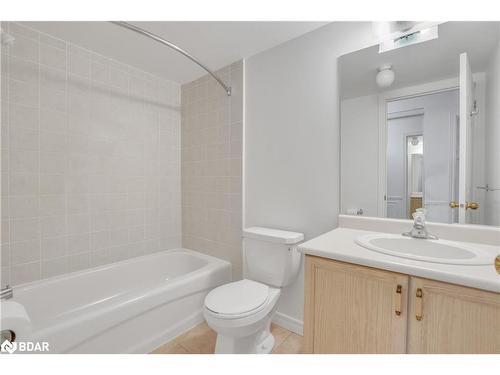 215-49 Jacobs Terrace, Barrie, ON - Indoor Photo Showing Bathroom