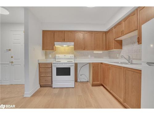 215-49 Jacobs Terrace, Barrie, ON - Indoor Photo Showing Kitchen With Double Sink