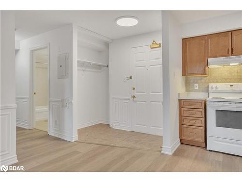 215-49 Jacobs Terrace, Barrie, ON - Indoor Photo Showing Kitchen