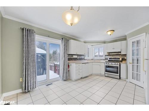 35 Bayshore Boulevard, Barrie, ON - Indoor Photo Showing Kitchen