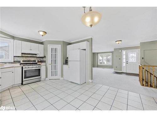 35 Bayshore Boulevard, Barrie, ON - Indoor Photo Showing Kitchen