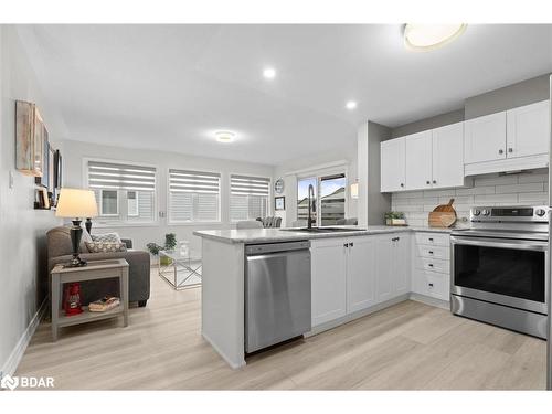 8 Sinclair Crescent, Ramara, ON - Indoor Photo Showing Kitchen