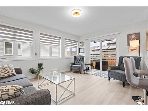 8 Sinclair Crescent, Ramara, ON - Indoor Photo Showing Living Room