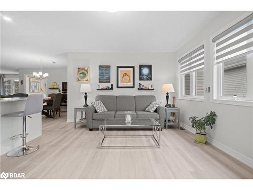 8 Sinclair Crescent, Ramara, ON - Indoor Photo Showing Living Room