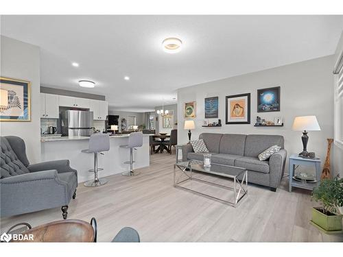 8 Sinclair Crescent, Ramara, ON - Indoor Photo Showing Living Room