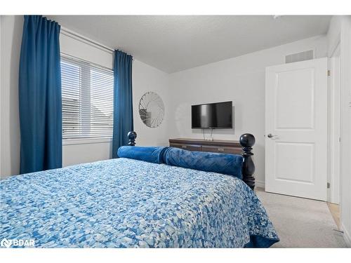 8 Sinclair Crescent, Ramara, ON - Indoor Photo Showing Bedroom