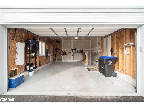 8 Sinclair Crescent, Ramara, ON - Indoor Photo Showing Garage