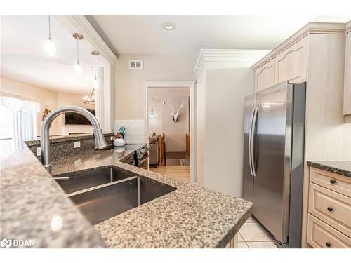 128 Wildwood Trail, Barrie, ON - Indoor Photo Showing Kitchen With Stainless Steel Kitchen With Double Sink With Upgraded Kitchen