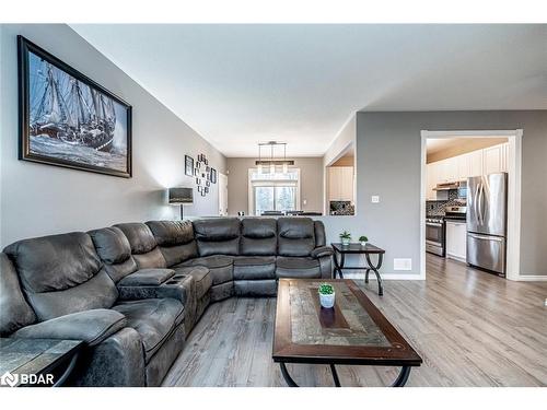 2501 Holiday Way, Innisfil, ON - Indoor Photo Showing Living Room