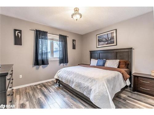 2501 Holiday Way, Innisfil, ON - Indoor Photo Showing Bedroom