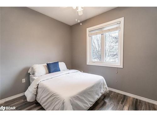 2501 Holiday Way, Innisfil, ON - Indoor Photo Showing Bedroom