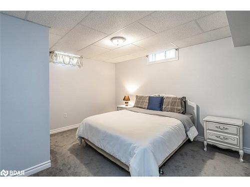 2501 Holiday Way, Innisfil, ON - Indoor Photo Showing Bedroom