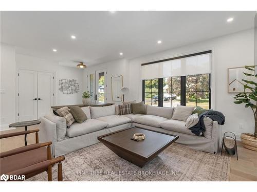 271 Codrington Street Street, Barrie, ON - Indoor Photo Showing Living Room