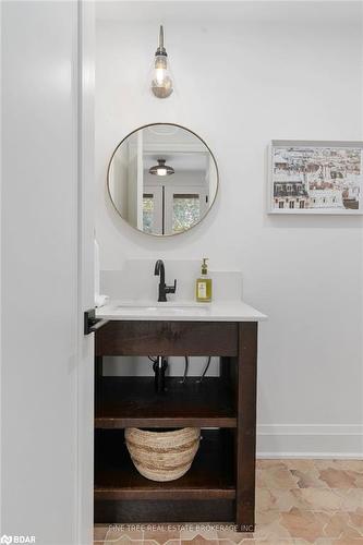 271 Codrington Street Street, Barrie, ON - Indoor Photo Showing Bathroom