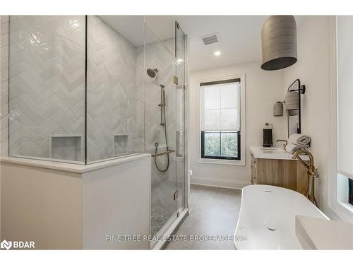 271 Codrington Street Street, Barrie, ON - Indoor Photo Showing Bathroom