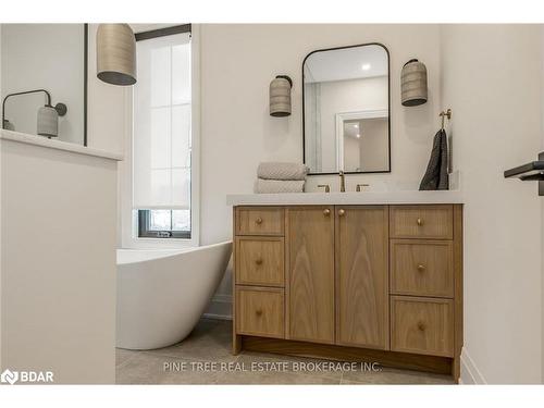 271 Codrington Street Street, Barrie, ON - Indoor Photo Showing Bathroom